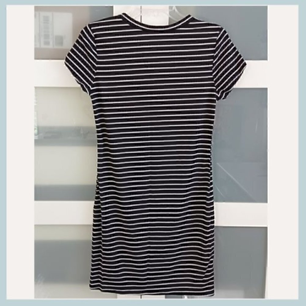 🐝 Super Cute Black & White Striped Dress with Bee Detail 🐝 - Picture 5 of 5